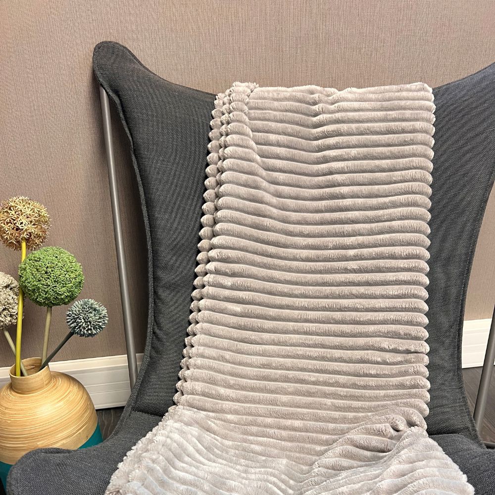Plaids gris doux et confortable